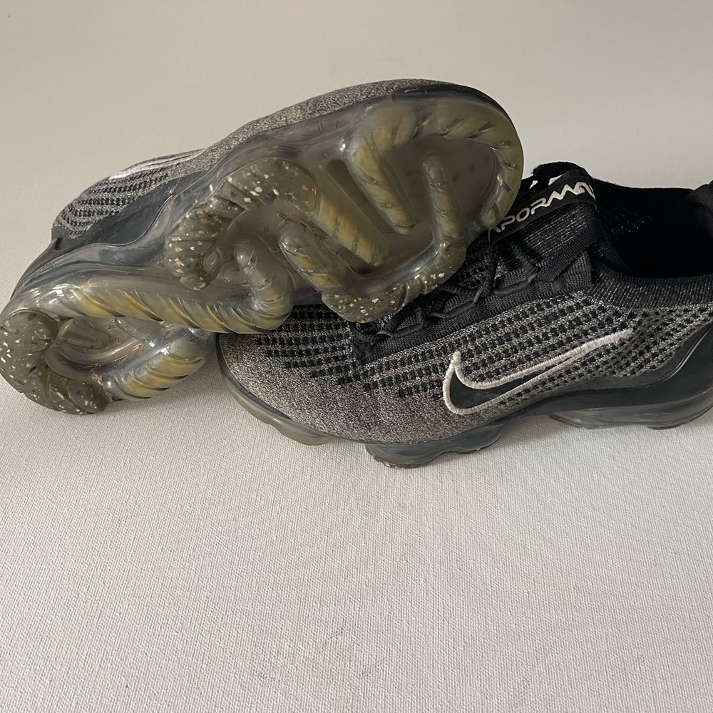 NIKE AIR VAPORMAX 2021 Flyknit Black White Gray 6.5 Youth WOMENS SZ 7DB1550-006